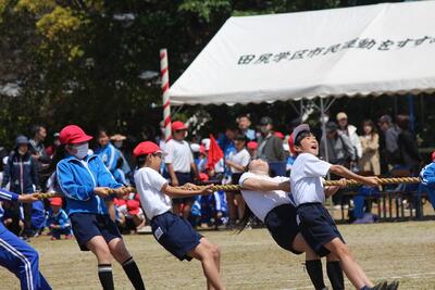 綱引きは「気合いだ～」