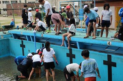 下から上へ！泥水！気をつけて！！